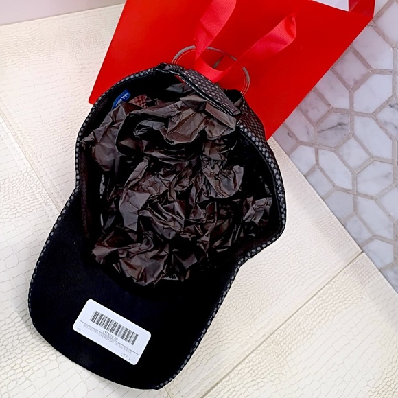 Brand New OEM Mercedes AMG Cap with Carbon Fiber Like Pattern OSFA main image 5